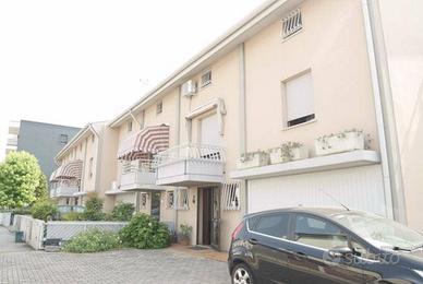 Immobile in asta di 280 m² con 4 locali e box auto