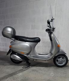Vespa et4 125