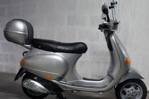 Vespa et4 125