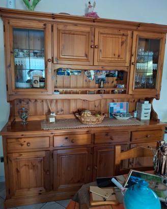 Credenza e  tavolo con 6 sedie  credenza in legno