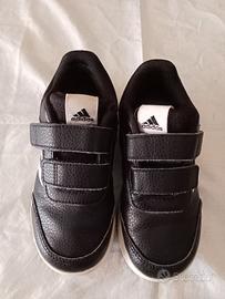  scarpe da ginnastica bambino  marca Adidas n 28