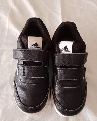  scarpe da ginnastica bambino  marca Adidas n 28