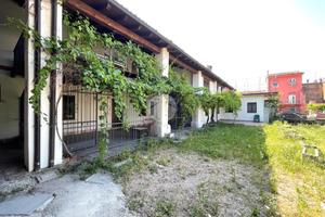 2 LOCALI A BRESCIA