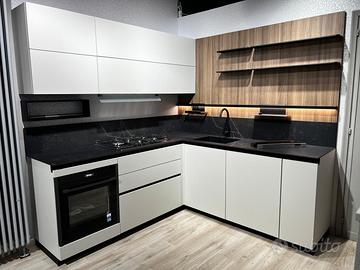 Cucina ad angolo moderna - esposizione
