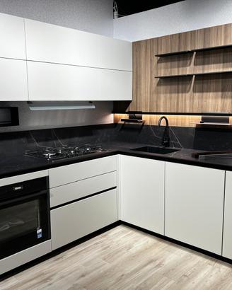 Cucina ad angolo nuova moderna da esposizione