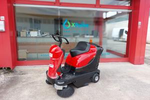 Spazzatrice Professionale Uomo a Bordo