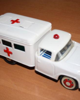 AMBULANZA IN LATTA ANNI 60