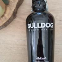 Bottiglia vuota di Gin Bulldog 