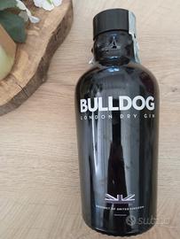 Bottiglia vuota di Gin Bulldog 