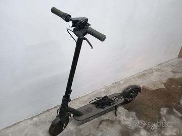 Monopattino Xiaomi Essenzial 