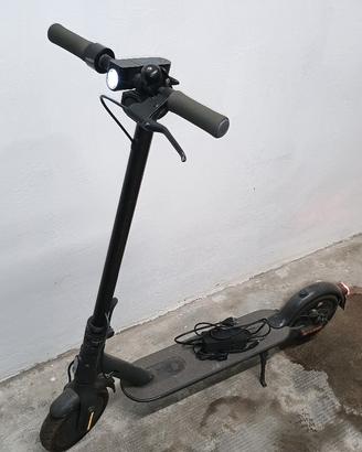 Monopattino Xiaomi Essenzial