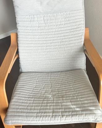 Sedia a dondolo Poang di Ikea
