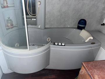 Idromassaggio Jacuzzi vasca con doccia