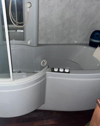 Idromassaggio Jacuzzi vasca con doccia