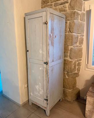 Armadio antico shabby in legno massello
