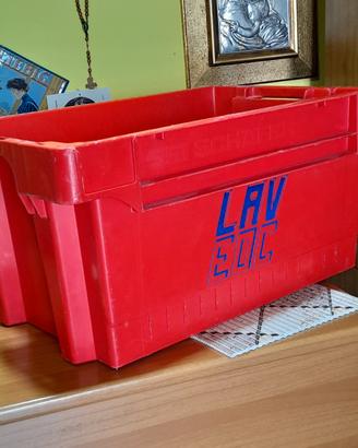 CASSA MULTIUSO IN PLASTICA CON MANICI