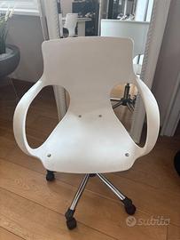 SEDIE BIANCHE CON ROTELLE