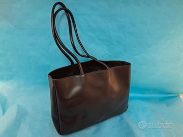 Borsa FURLA color marrone a tracolla.