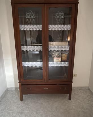 Credenza. Antica