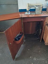Macchina da cucire Necchi mod.76 con mobiletto