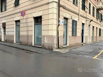 Attività / Licenza di 60 m² a Genova
