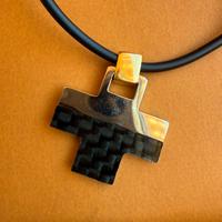 Collana Croce Comete Gioielli 18Kt e Carbonio