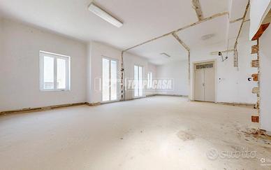 NOVITÀ! Indipendente in zona centralissima, person