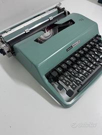 Macchina da scrivere Olivetti lettera 32