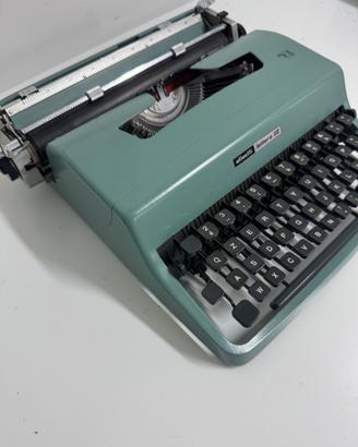 Macchina da scrivere Olivetti lettera 32