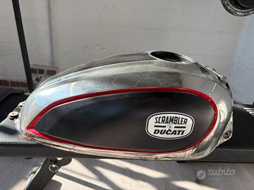 Serbatoio scrambler completo di pompa
