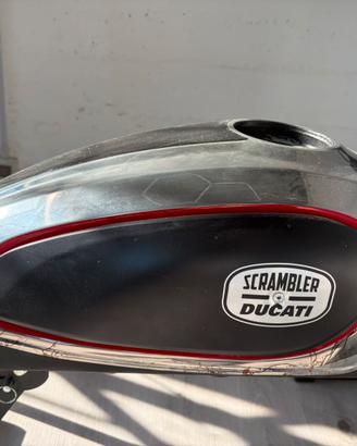 Serbatoio scrambler completo di pompa