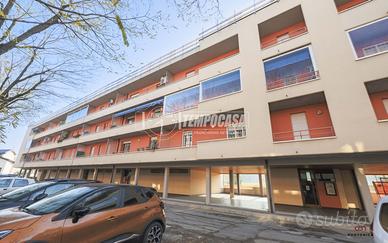 AMPIO 5 LOCALI CON ASCENSORE