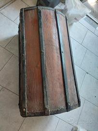 vecchio baule in legno