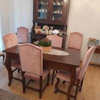 Tavolo in legno  con 6 sedie 
