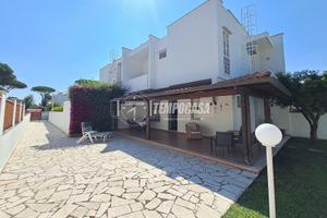 Villa Quadrifamiliare con ampio spazio estermo