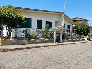 Villetta indipendente in quartiere residenziale