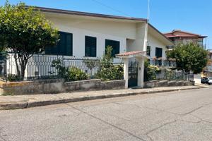 Villetta indipendente in quartiere residenziale