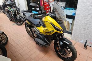 Honda X-ADV 750 gialla tris uni