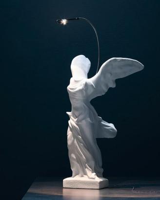 Lampada Catellani smith. Nike