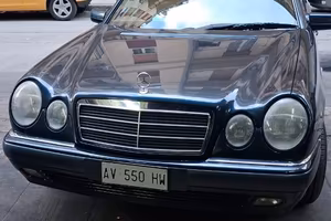 Mercedes auto