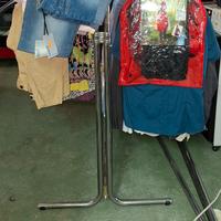 espositori da negozio abbigliamento porta vestiti 