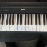 Pianoforte con tasti pesati YAMAHA