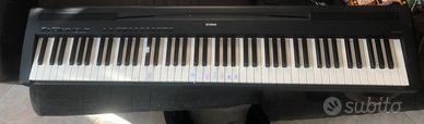 Pianoforte con tasti pesati YAMAHA