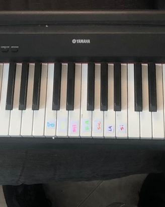 Pianoforte con tasti pesati YAMAHA