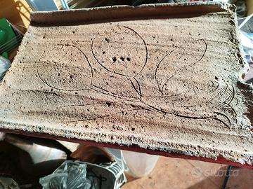 Pezzo UNICO tegola antica con decorazioni
