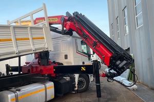 Stralis iveco con gru e ribaltabile