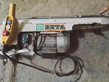 Montacarichi con motore, cavalletti e binario BETA