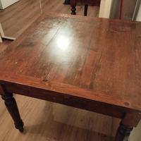 Tavolo in legno in stile allungabile 