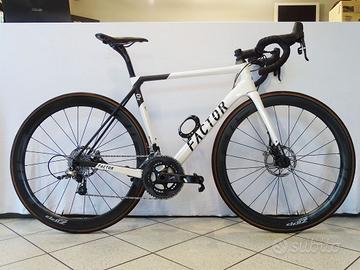 FACTOR O2 | Tg. 54 | Usato