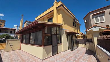 Pinetamare -Villino Ristrutturato a 150 mt dal Ma